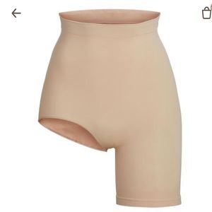 NEW W TAGS: Skims by kim kardashian. One leg